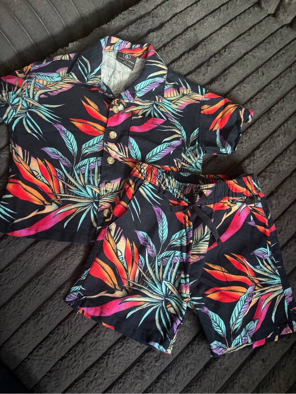 Volcom Blue Set with Multicolor Leaf Print